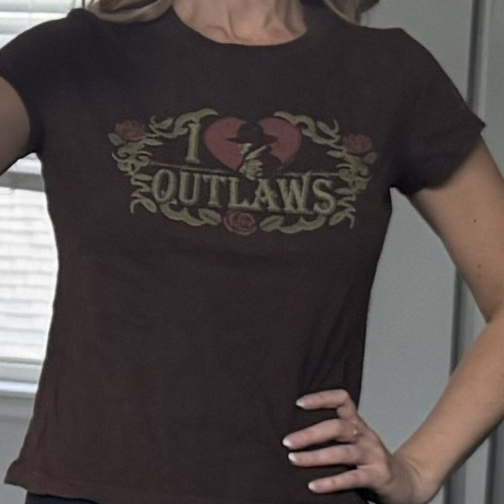Medium vintage "I Love Outlaws" shirt from CMT